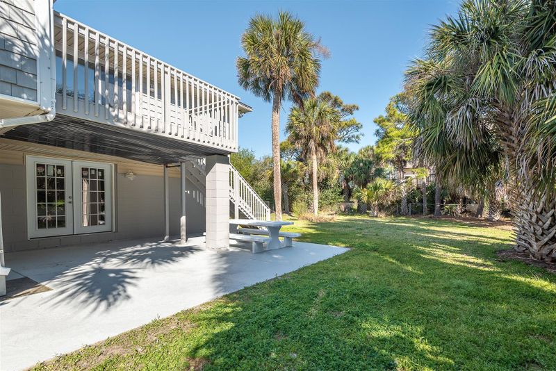 906 W Ashley Ave, Folly Beach, SC 29439