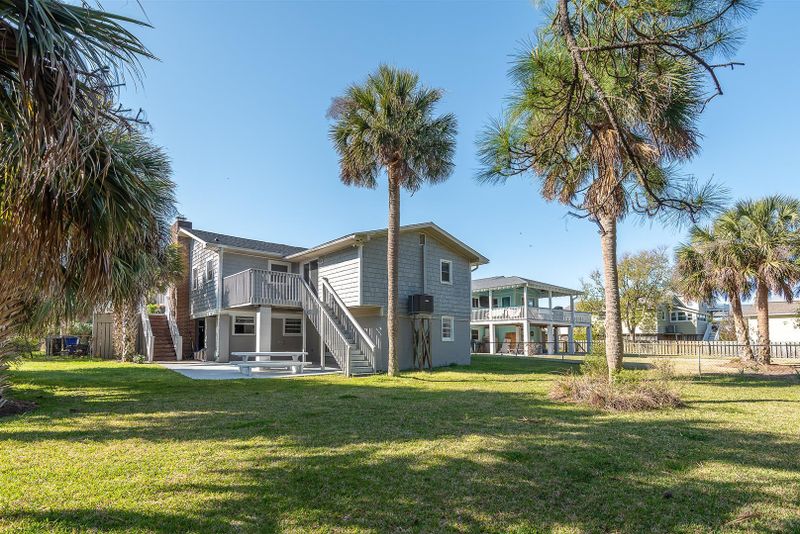 906 W Ashley Ave, Folly Beach, SC 29439