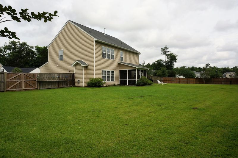 5200 Mulholland Dr, Summerville, SC 29485