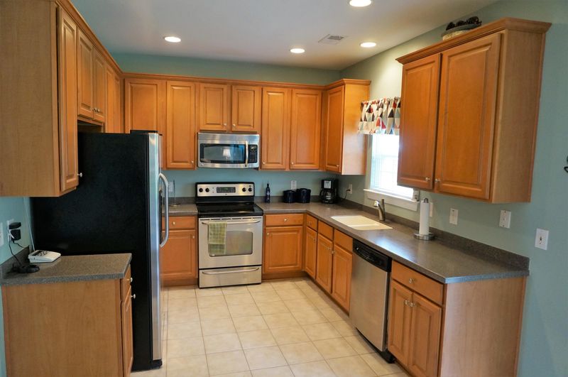5200 Mulholland Dr, Summerville, SC 29485