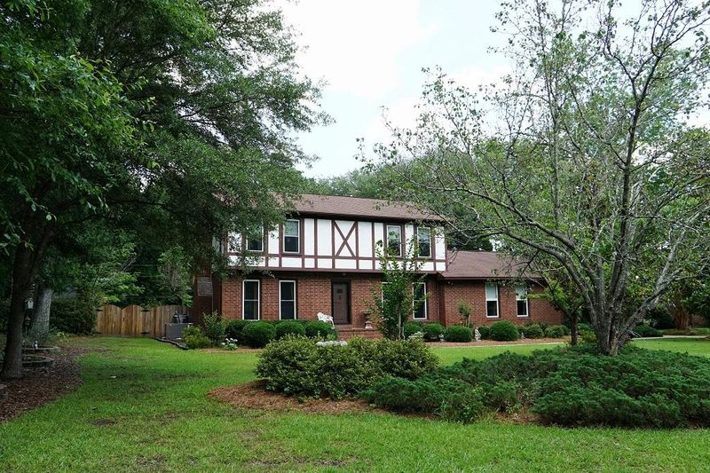 109 King Charles Cir, Summerville, SC 29485