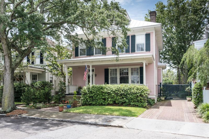 19 Lowndes St, Charleston, SC 29401