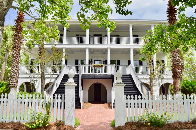 1981 Sandy Point Ln, Mount Pleasant, SC 29466
