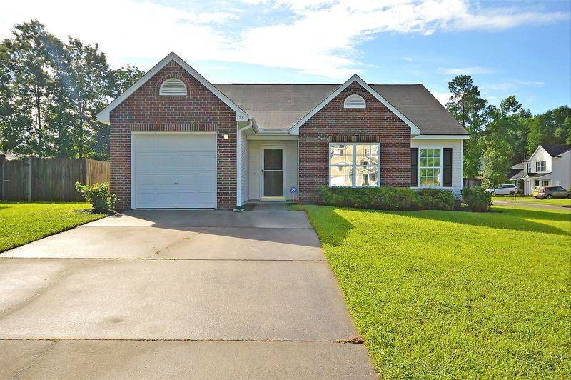 128 Old Tree Rd, Goose Creek, SC 29445