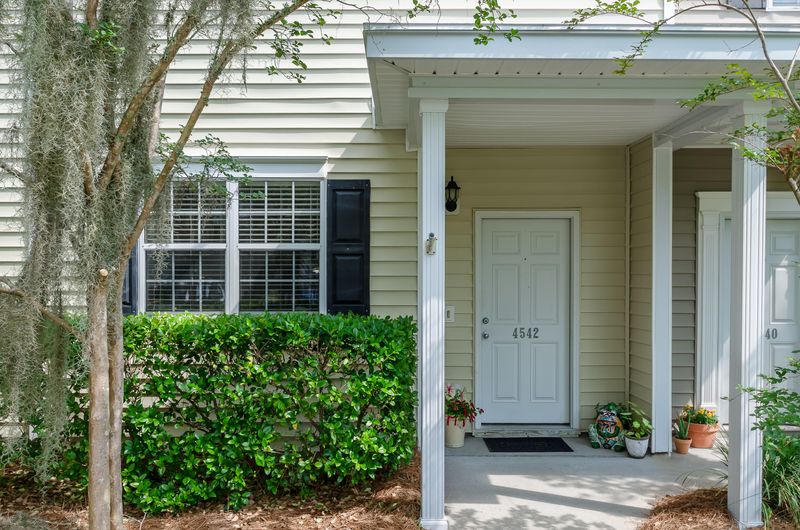 4542 Great Oak Dr, North Charleston, SC 29418