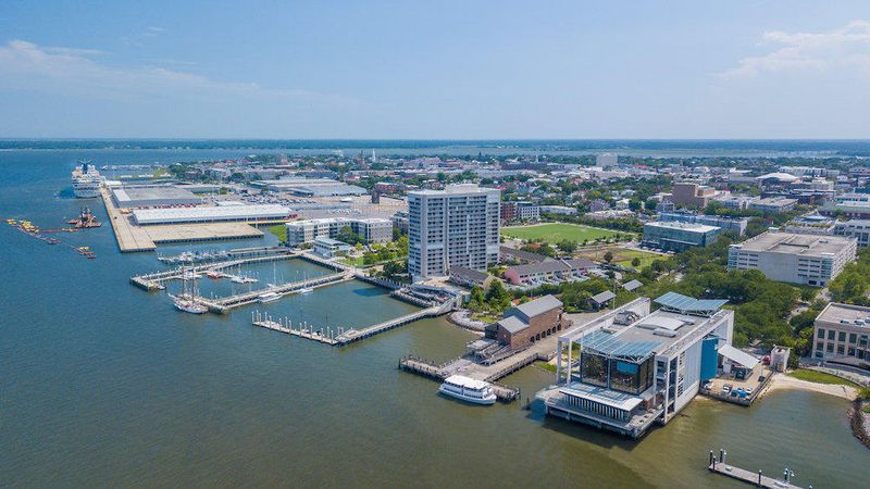 330 Concord St #7 F&G, Charleston, SC 29401
