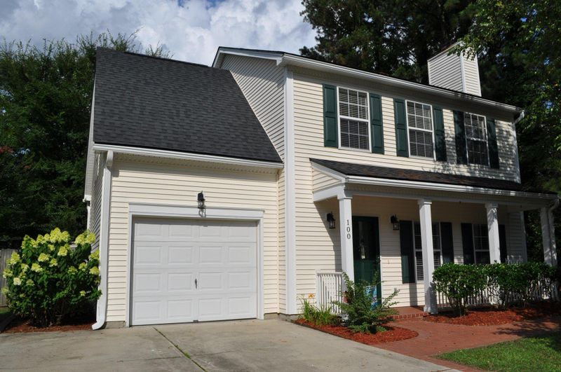 100 Hearthstone Cir, Goose Creek, SC 29445