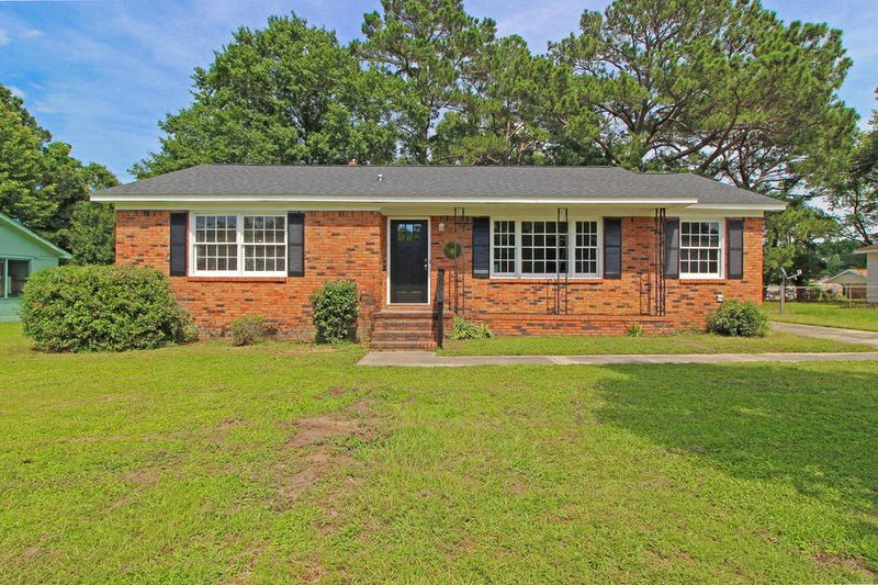 7658 Kings Grant Ln, North Charleston, SC 29420