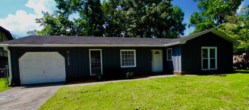 1929 Planters Dr, Charleston, SC 29414