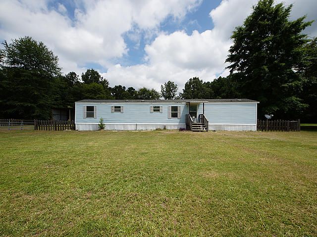 330 Red Briar Ln, Cross, SC 29436