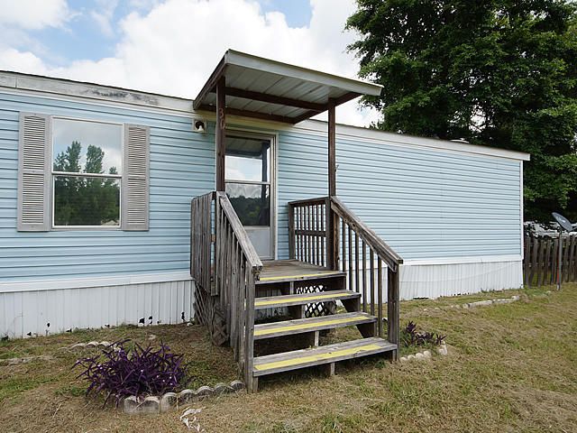 330 Red Briar Ln, Cross, SC 29436