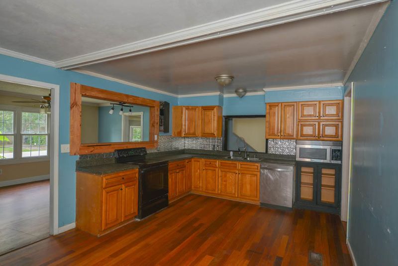 209 Palmetto St, Moncks Corner, SC 29461