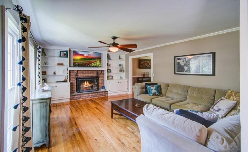 942 Law Ln, Mount Pleasant, SC 29464