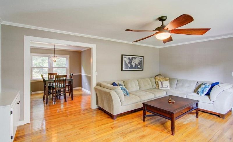 942 Law Ln, Mount Pleasant, SC 29464