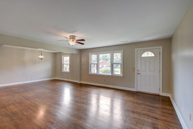 1360 White Dr, Charleston, SC 29407