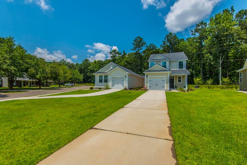 848 Winthrop St #B, Ladson, SC 29456