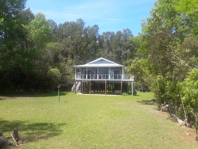 609 Altines Landing Ln, Pineville, SC 29468
