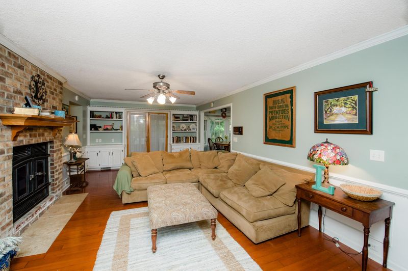 123 Queensbury Cir, Goose Creek, SC 29445