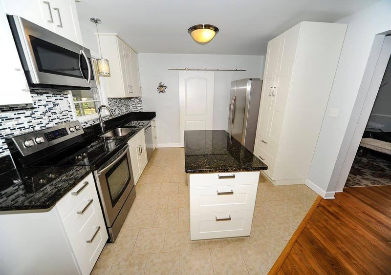 2036 Boeing Ave, Charleston, SC 29407
