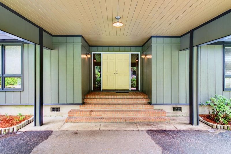 710 London Dr, Charleston, SC 29412