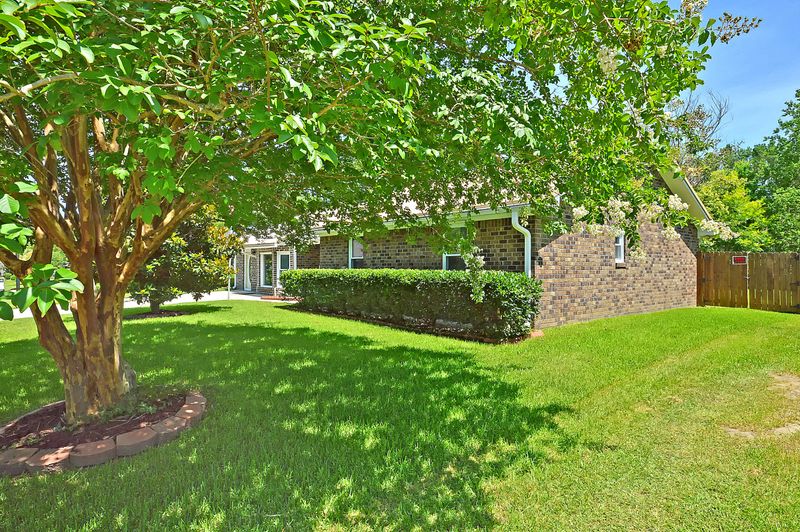 448 Fox Hunt Rd, Goose Creek, SC 29445