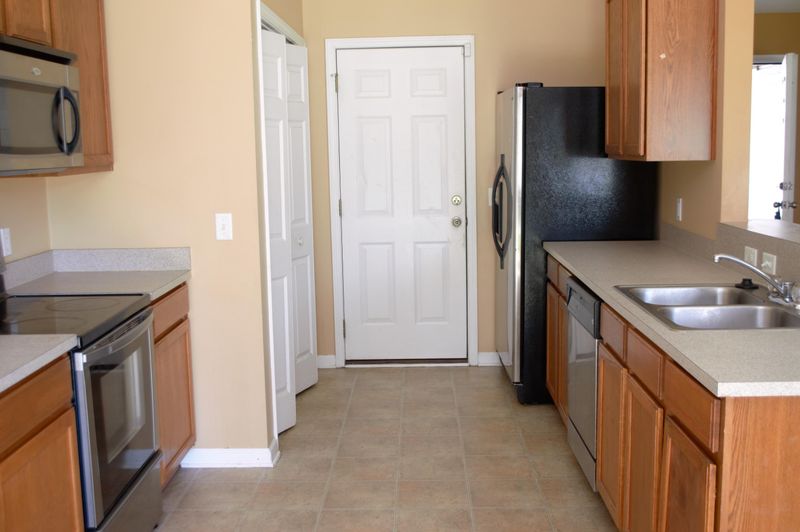 73 Avonshire Dr, Summerville, SC 29483