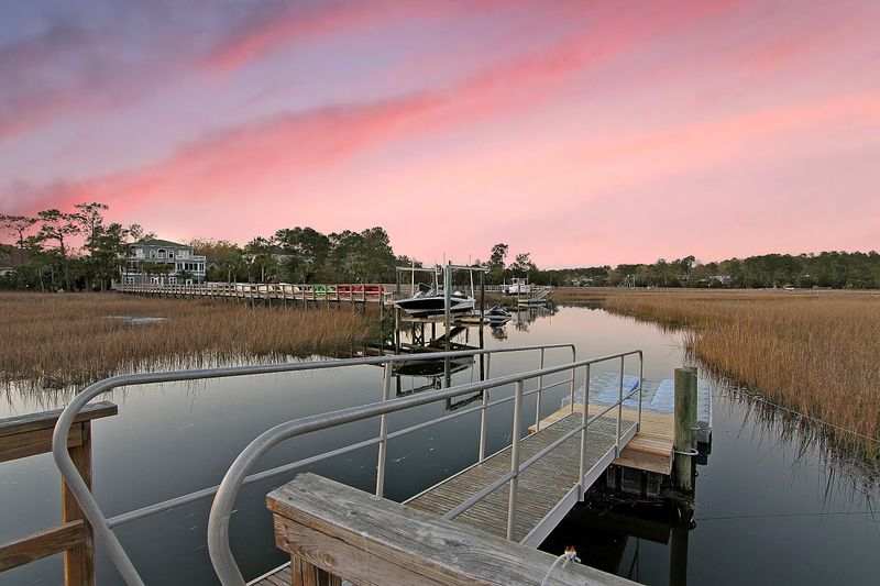 3054 Pignatelli Crescent, Mount Pleasant, SC 29466