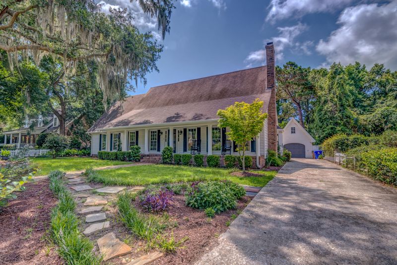 979 Harbortowne Rd, Charleston, SC 29412