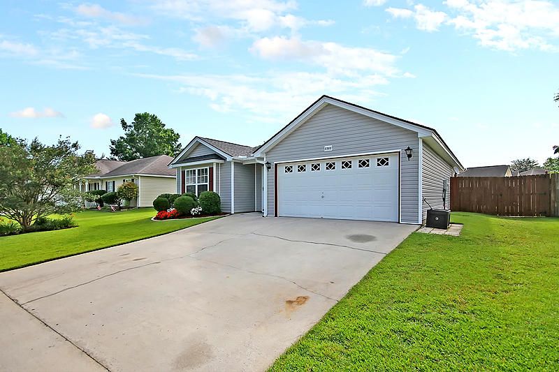 8388 Waltham Rd, North Charleston, SC 29406