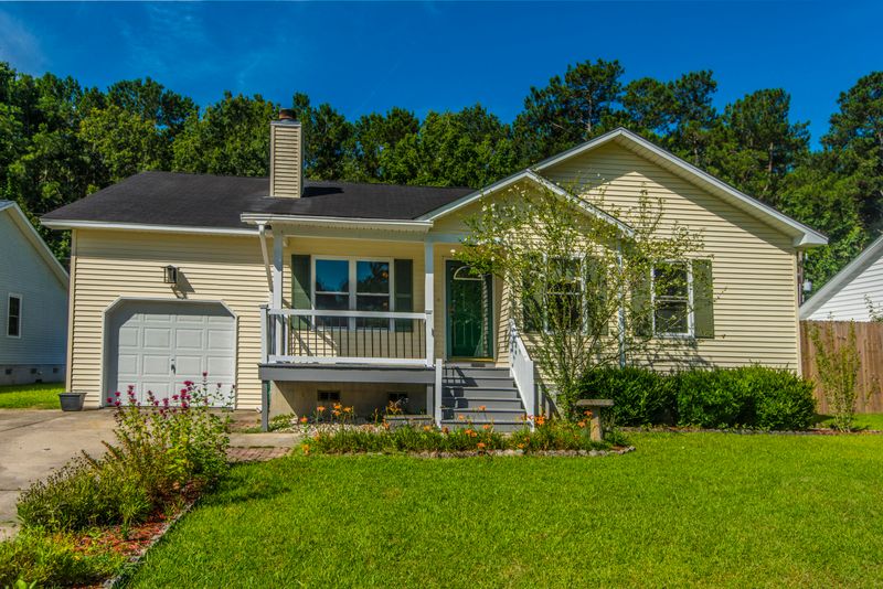 230 Apache Dr, Summerville, SC 29483
