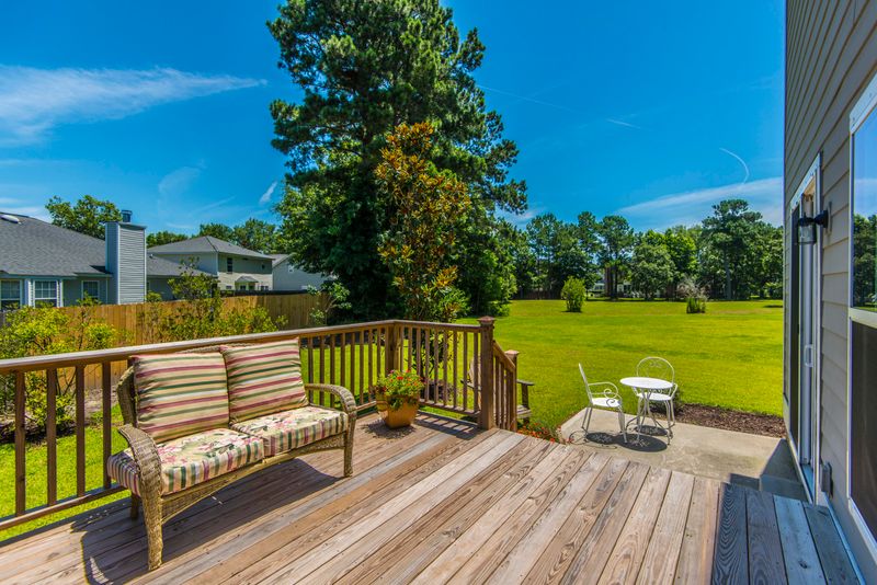 1200 Raven Rd, Hanahan, SC 29410