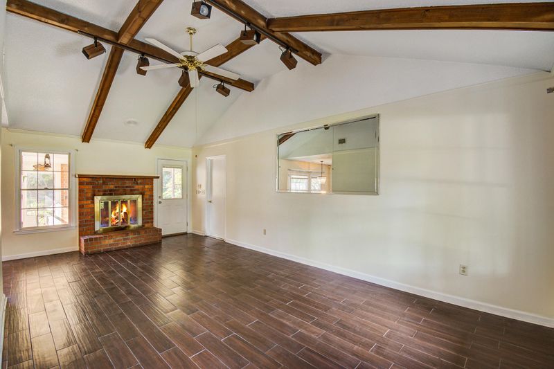 204 Longleaf Rd, Summerville, SC 29486