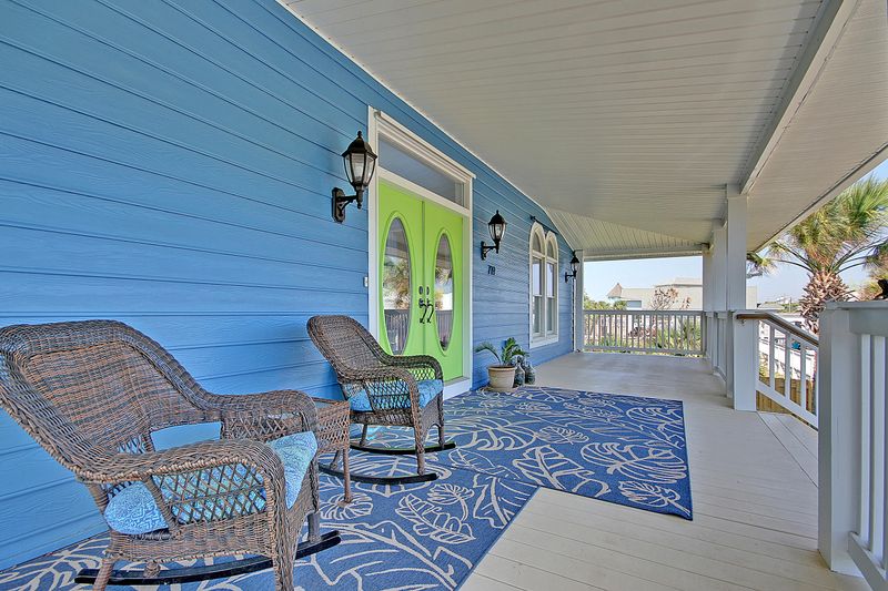 719 E Arctic Ave, Folly Beach, SC 29439