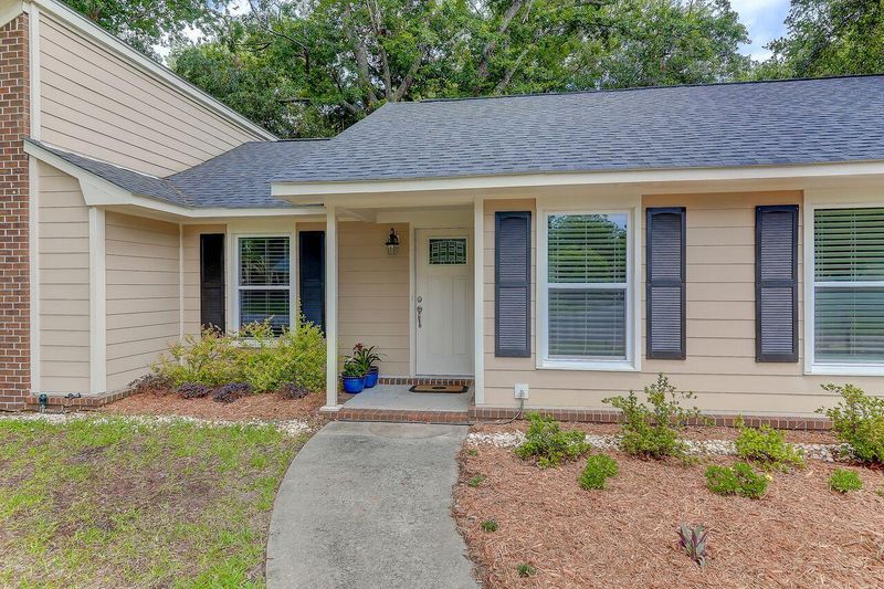 1186 Main Canal Dr, Mount Pleasant, SC 29464