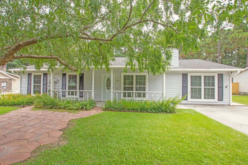 215 Canaberry Cir, Summerville, SC 29483