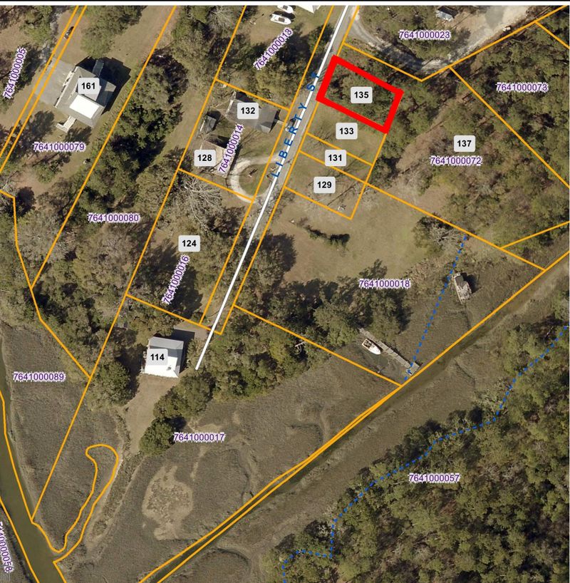 135 Liberty St, Mcclellanville, SC 29458