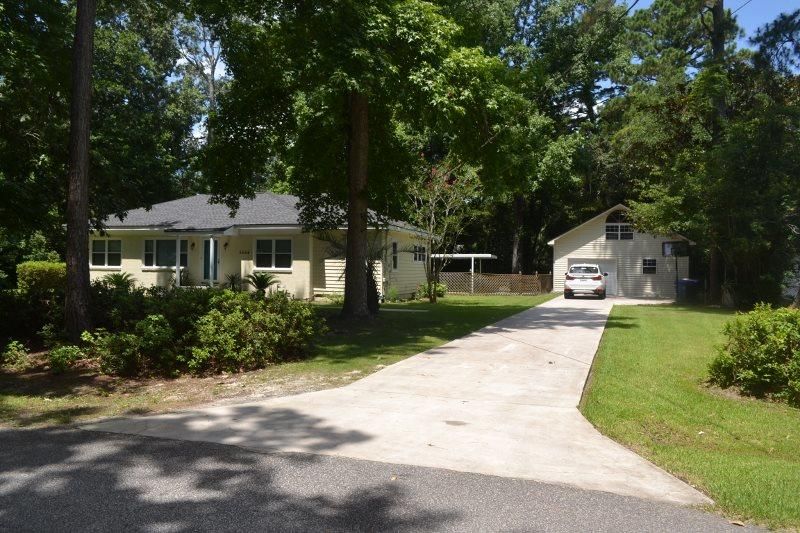 2088 Lake Ave, Charleston, SC 29414
