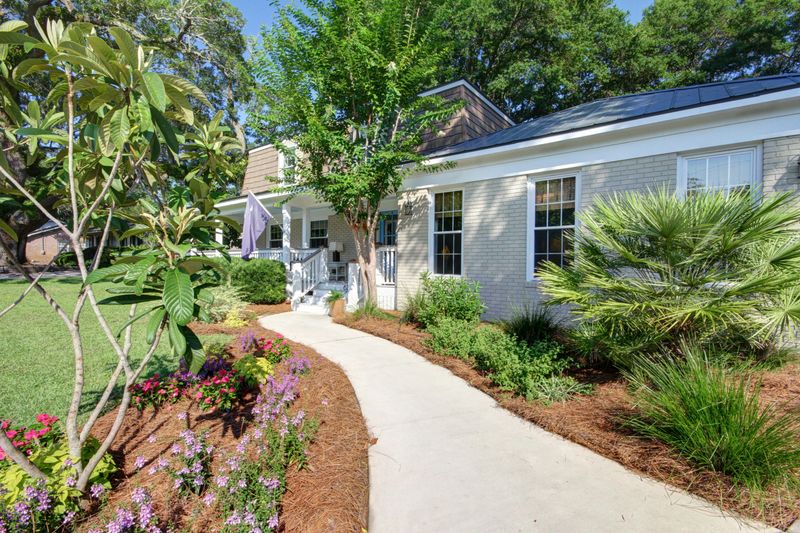 621 Pelzer Dr, Mount Pleasant, SC 29464