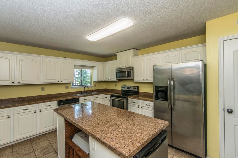 218 Woodward Blvd, Summerville, SC 29483