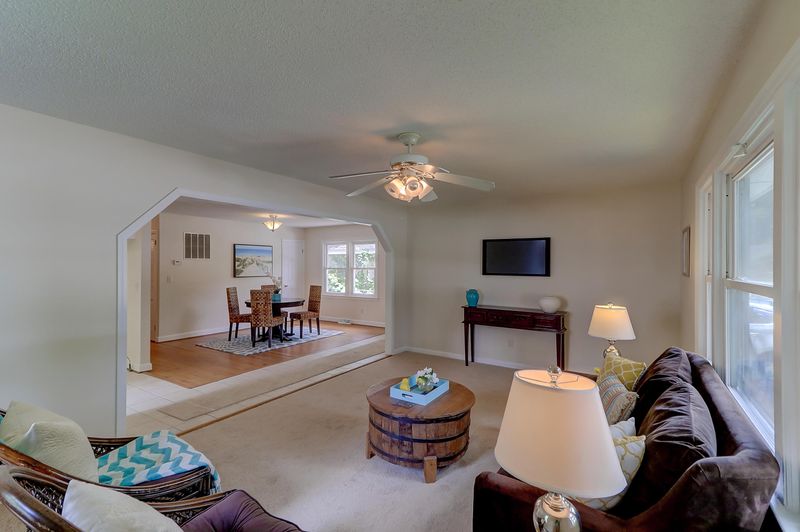 2106 Maybank Hw, Charleston, SC 29412