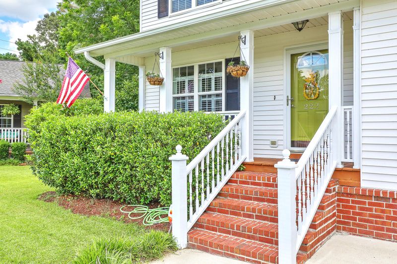 222 Thames Ave, Summerville, SC 29485