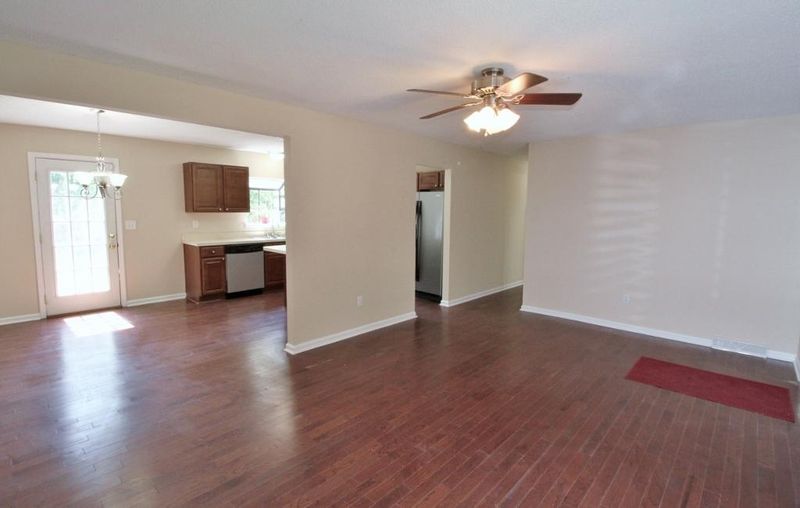 101 Gardenia Dr, Moncks Corner, SC 29461