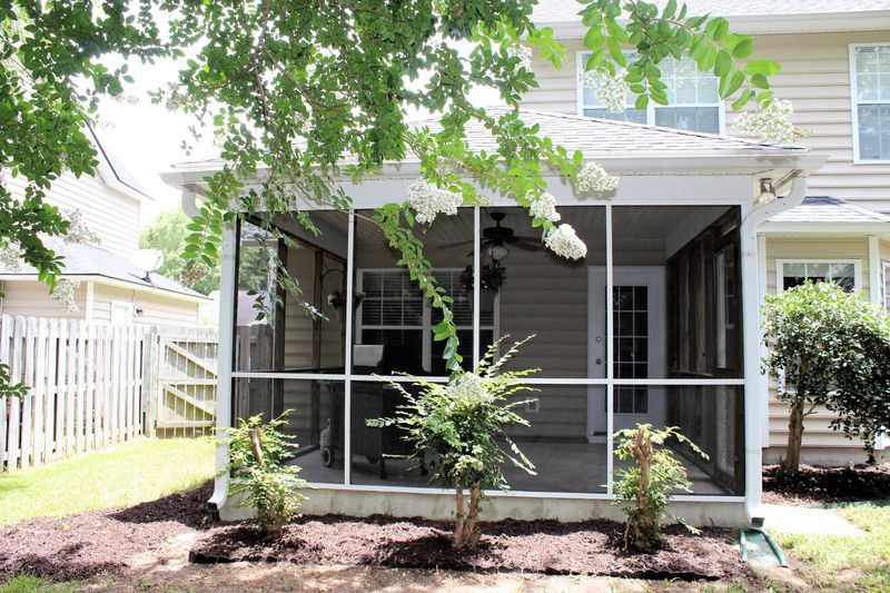 1705 Henley Ln, Charleston, SC 29412
