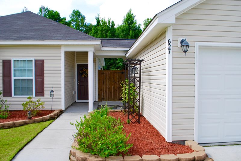 627 Savannah River Dr, Summerville, SC 29485