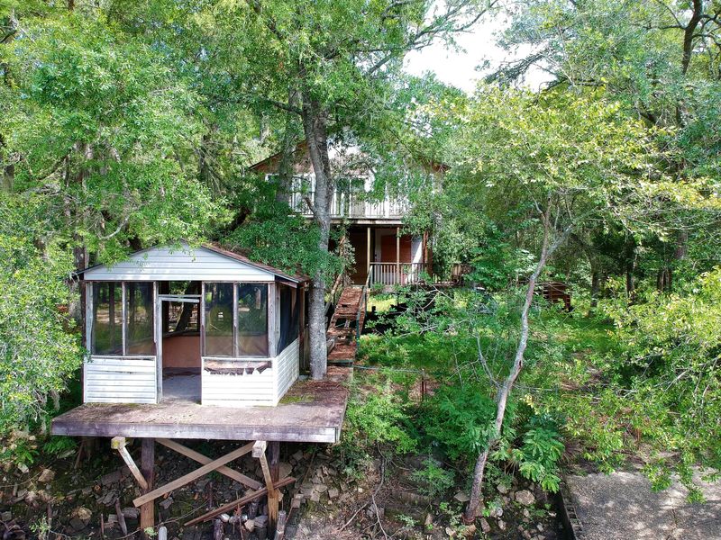 555 Happiness Dr, Ridgeville, SC 29472