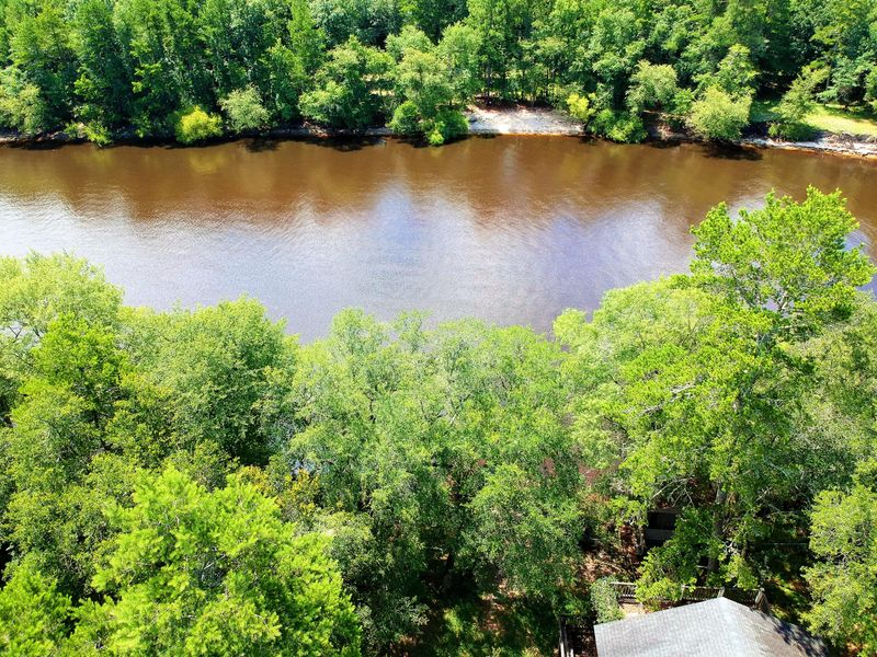 555 Happiness Dr, Ridgeville, SC 29472
