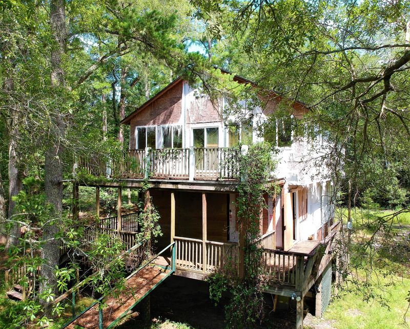 555 Happiness Dr, Ridgeville, SC 29472