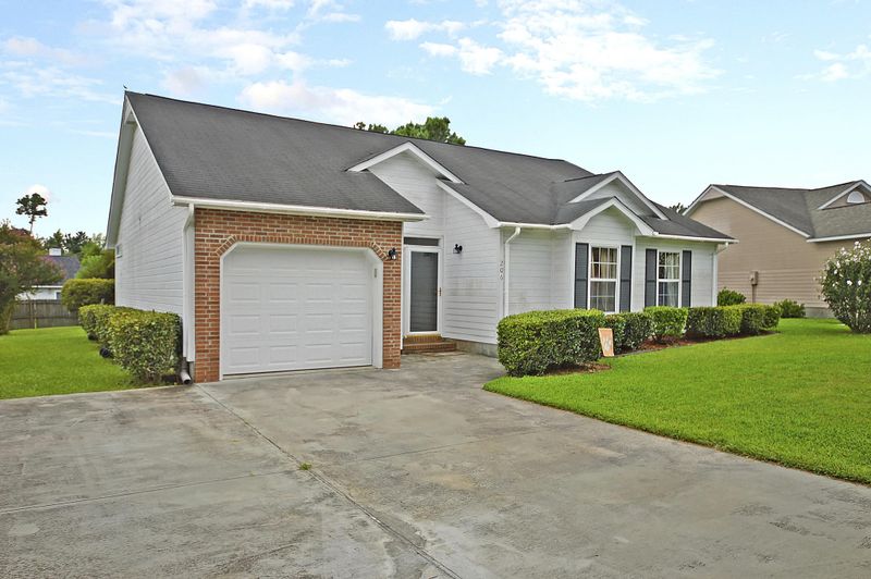 206 Persimmon Cir, Goose Creek, SC 29445