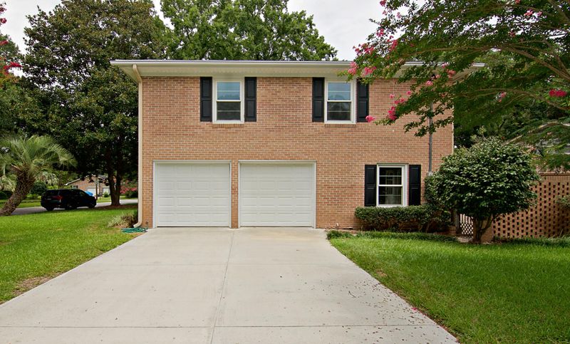 1343 Winchester Dr, Charleston, SC 29407