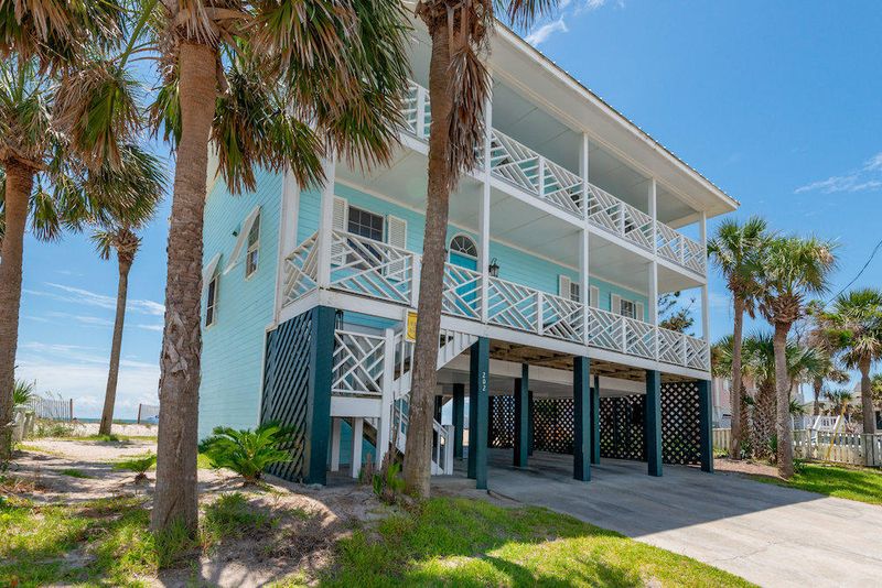 202 Palmetto Blvd, Edisto Island, SC 29438